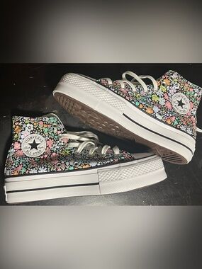 Converse - Chuck Taylor All Star 
All Over Florals  - NEW "Ditsy Floral" size 6